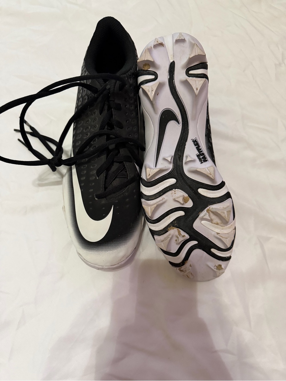 Nike Black & White Cleats - Men's Athletic Football/Soccer Shoes